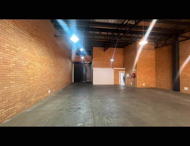 300M² WAREHOUSE TO LET IN N4 GATEWAY INDUSTRIAL PARK